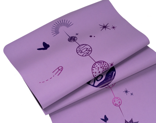 esterilla de yoga antideslizante premium diseño mi universo lavanda con tinta de color detalles