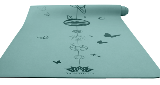 detalle del diseño de la esterilla de yoga antideslizante premium mi universo turquesa con grabado láser