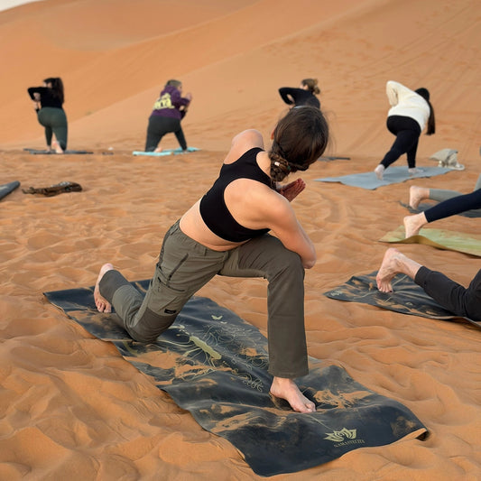 esterilla de yoga antideslizante namastecita viaje negro