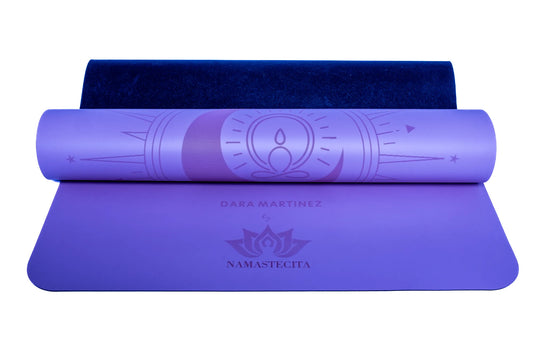 ¡Descubre Namastecita! Esterilla de yoga Dara Indigo. Grabado laser. Diseño exclusivo, alta calidad, caucho ecológico, antideslizante.