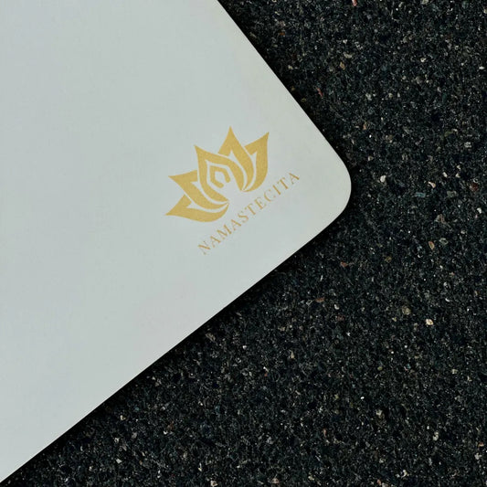 Esterilla antideslizante Namastecita tinta dorada