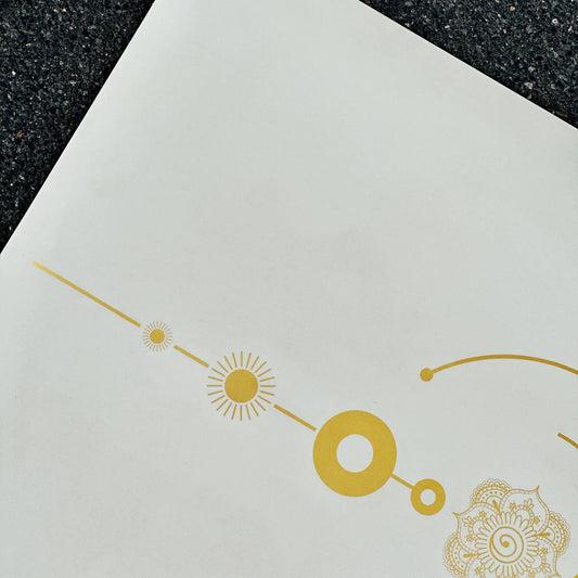 Esterilla de yoga Energia Blanco. Tinta dorada. Diseño exclusivo.