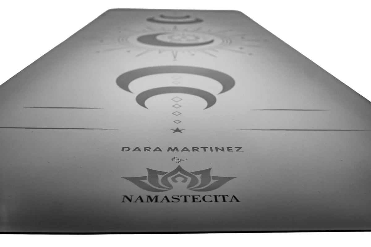 Esterilla de yoga antideslizante premium diseño dara negro con grabado láser