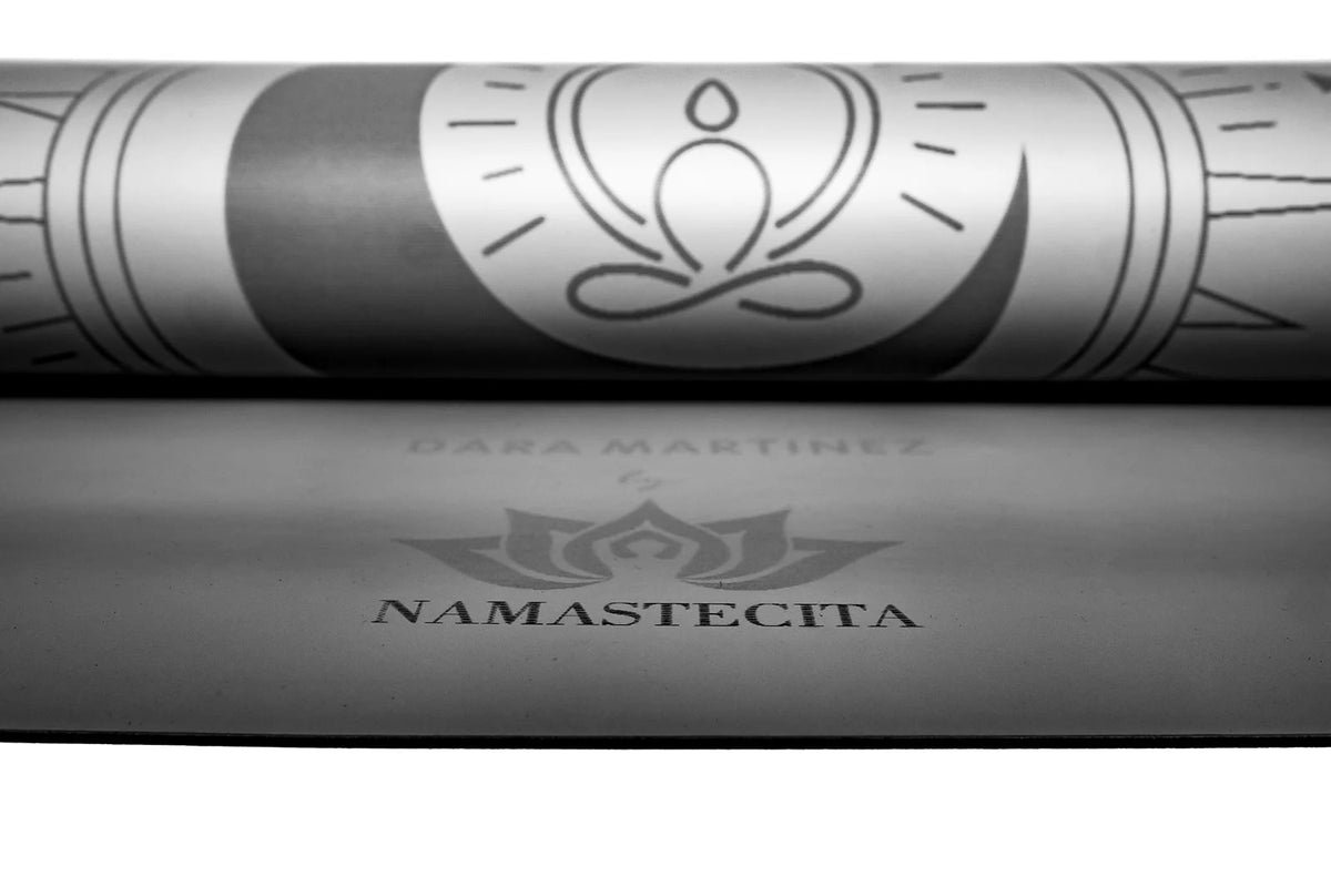 Esterilla de yoga antideslizante premium diseño dara negro con grabado láser